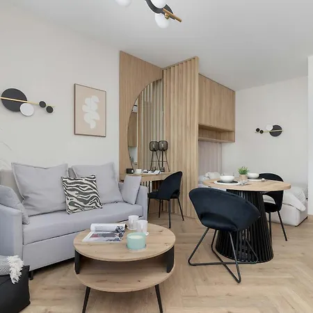 Eleganckie W Katowicach Z Dostepem Do Silowni Oraz Sali Zabaw By Renters كاتوفيتسه